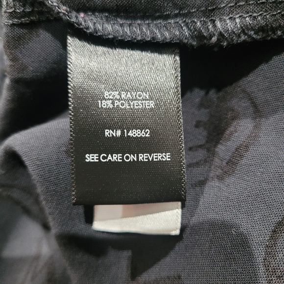 Torrid Women's Harper Georgette Skull Print Blouse Size 3 Gray Whimsigoth Casual - Picture 11 of 11